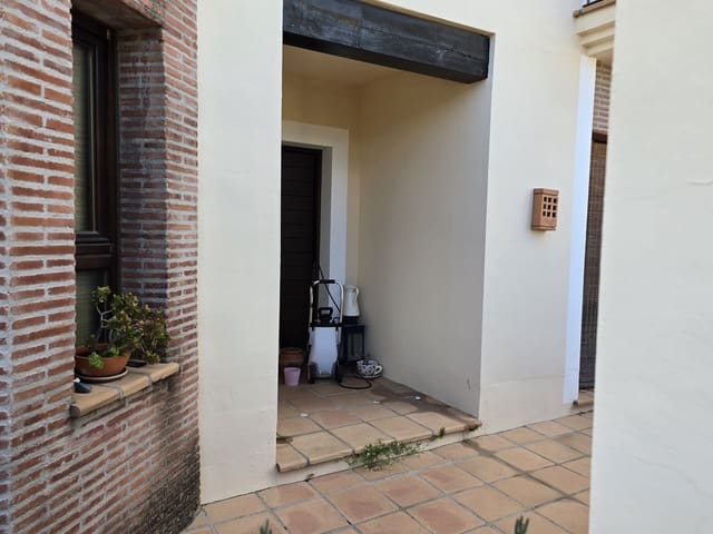 4 makuuhuone Omakotitalo myytävänä paikassa Benahavís mukana uima-altaan 
autotalli - 399 999 € (Ref: 9436343)