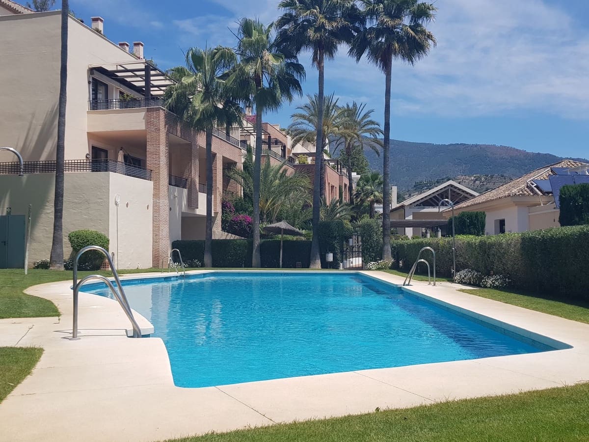 4 makuuhuone Omakotitalo myytävänä paikassa Benahavis mukana uima-altaan 
autotalli - 399 999 € (Ref: 9436343)