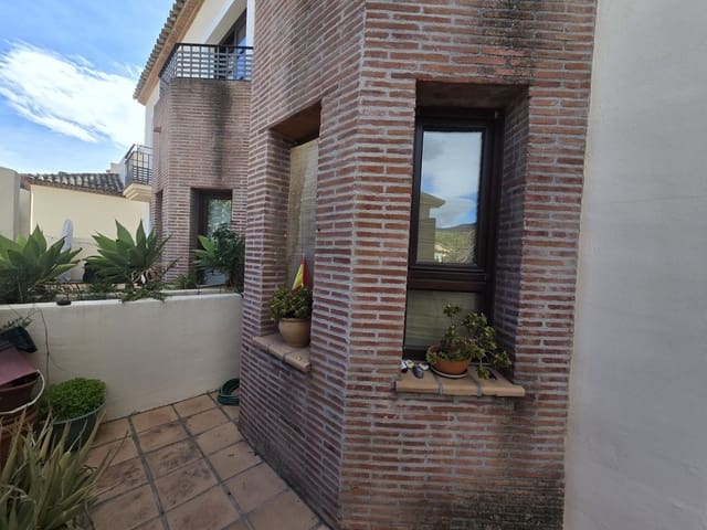 4 makuuhuone Omakotitalo myytävänä paikassa Benahavís mukana uima-altaan 
autotalli - 399 999 € (Ref: 9436343)