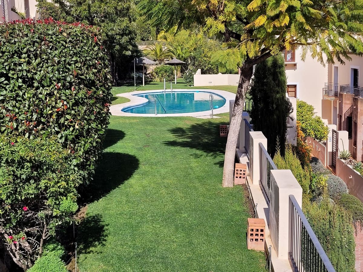 4 makuuhuone Omakotitalo myytävänä paikassa Benahavis mukana uima-altaan 
autotalli - 399 999 € (Ref: 9436343)