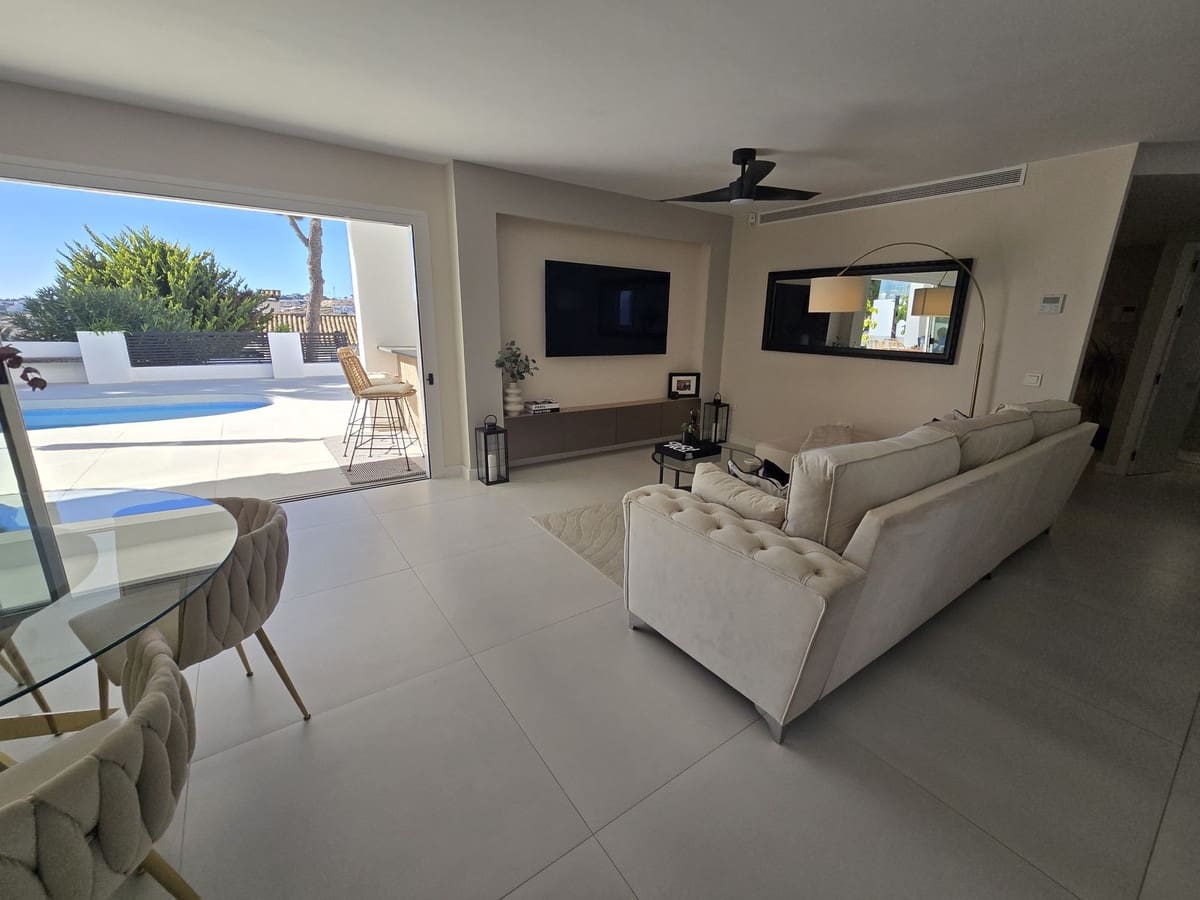 4 sovrum Villa till salu i La Cala de Mijas med pool garage - 1 949 000 € (Ref: 9460760)