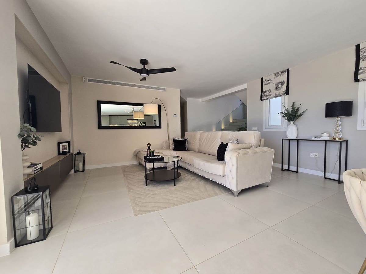 4 sovrum Villa till salu i La Cala de Mijas med pool garage - 1 949 000 € (Ref: 9460760)