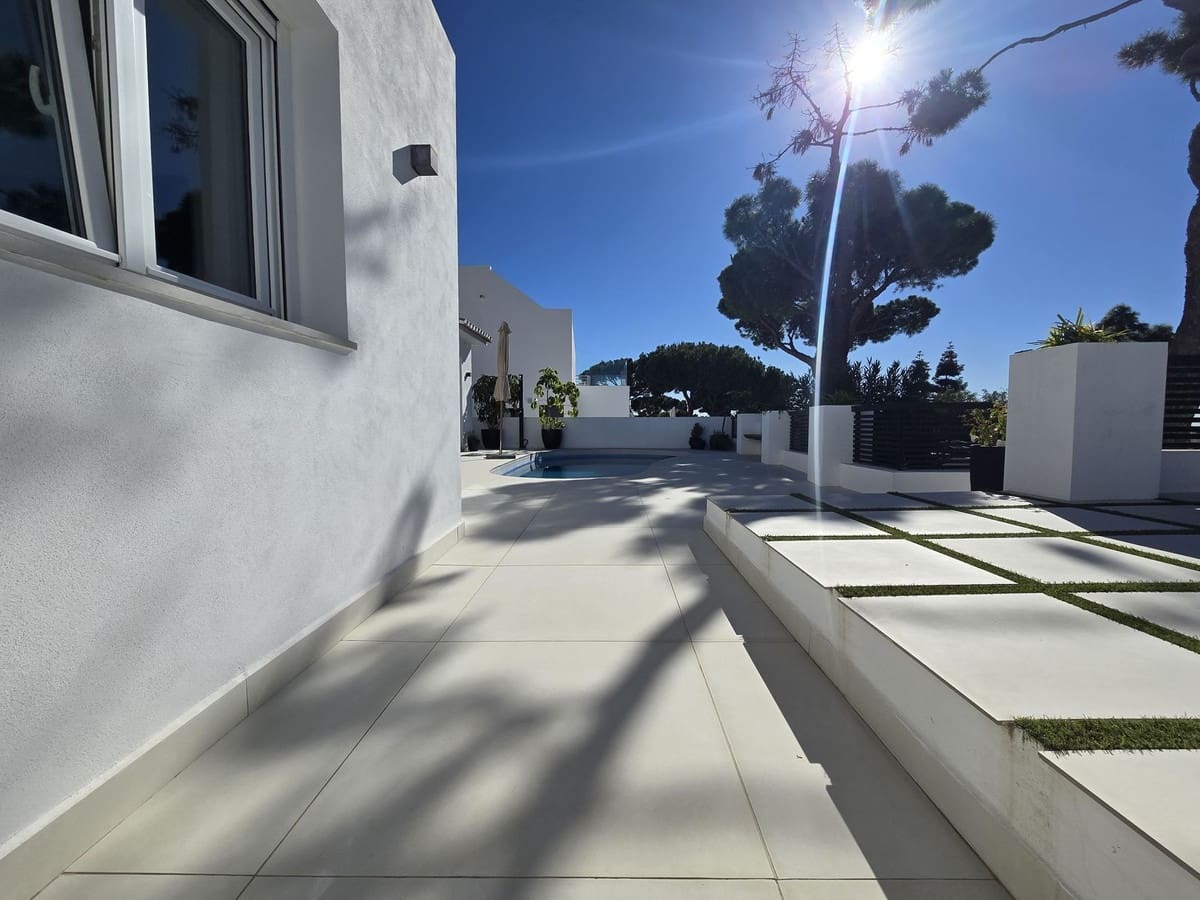 4 sovrum Villa till salu i La Cala de Mijas med pool garage - 1 949 000 € (Ref: 9460760)