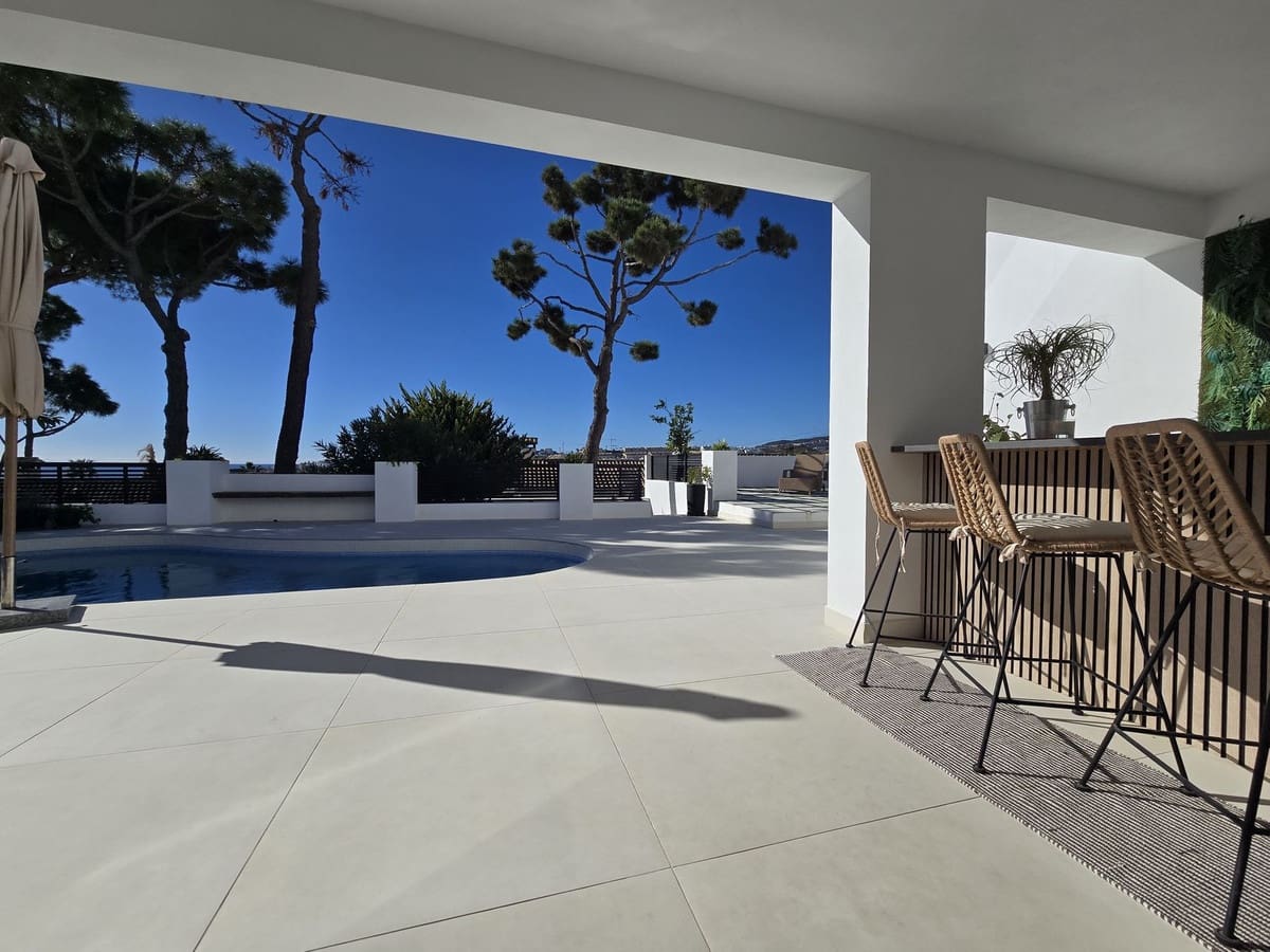 4 sovrum Villa till salu i La Cala de Mijas med pool garage - 1 949 000 € (Ref: 9460760)