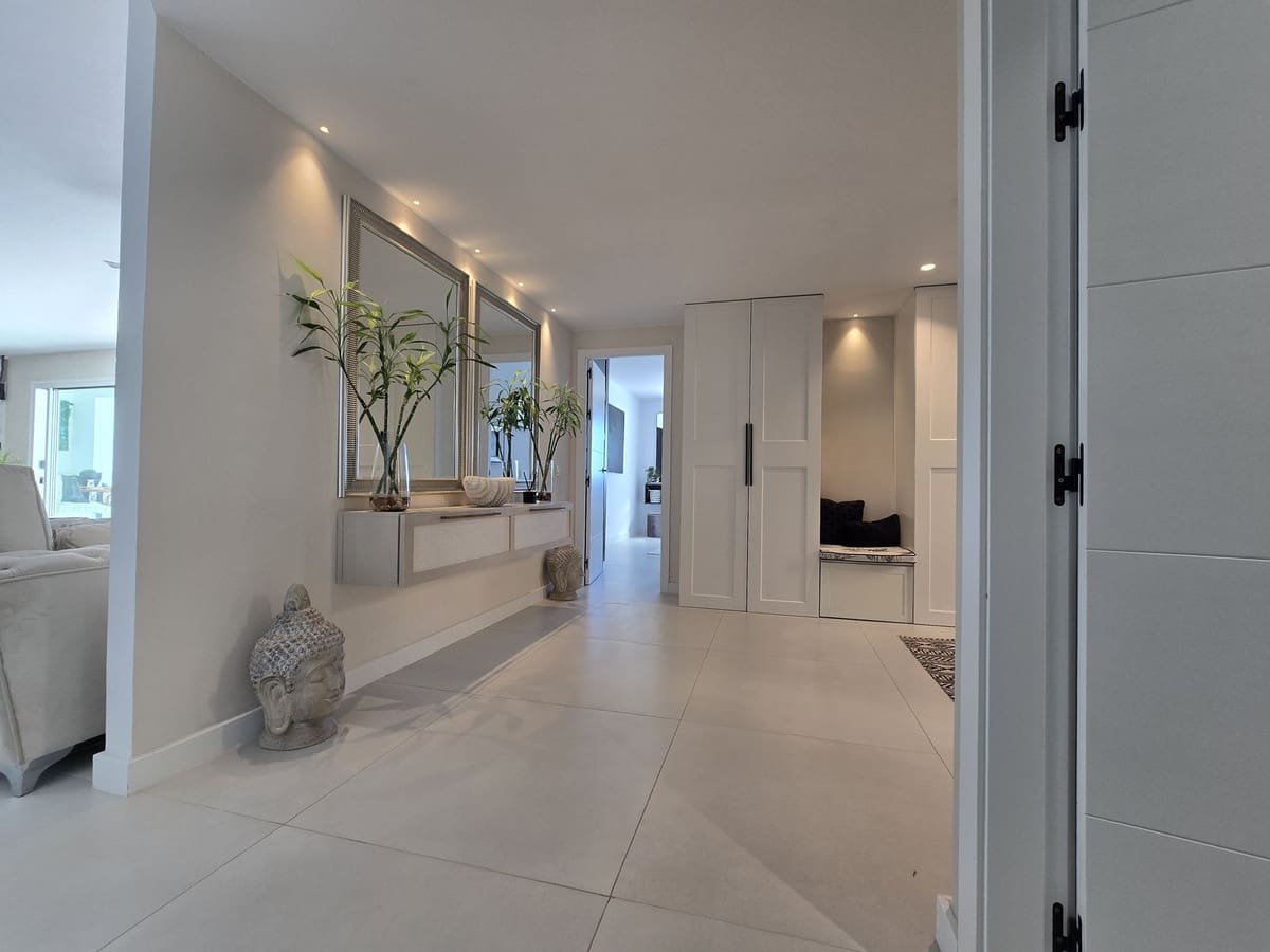 4 sovrum Villa till salu i La Cala de Mijas med pool garage - 1 949 000 € (Ref: 9460760)