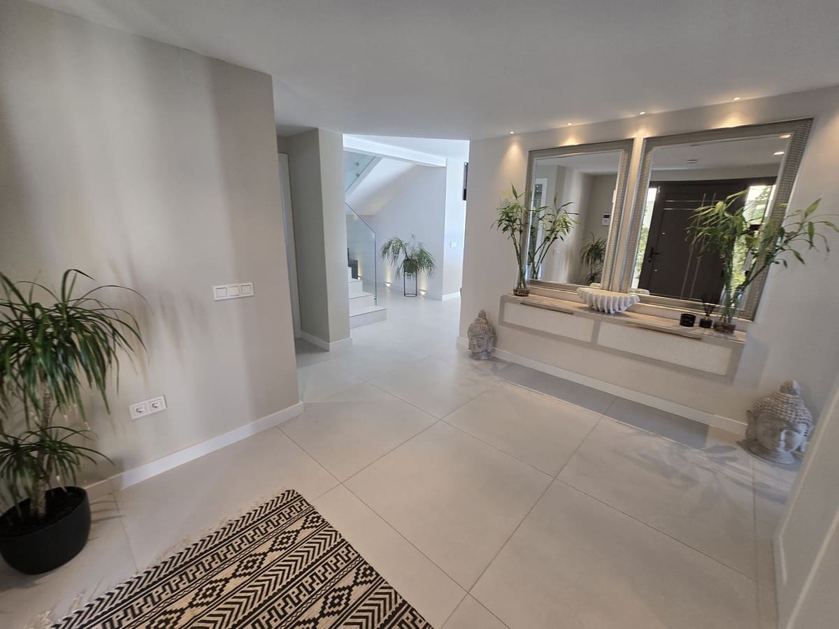 4 sovrum Villa till salu i La Cala de Mijas med pool garage - 1 949 000 € (Ref: 9460760)