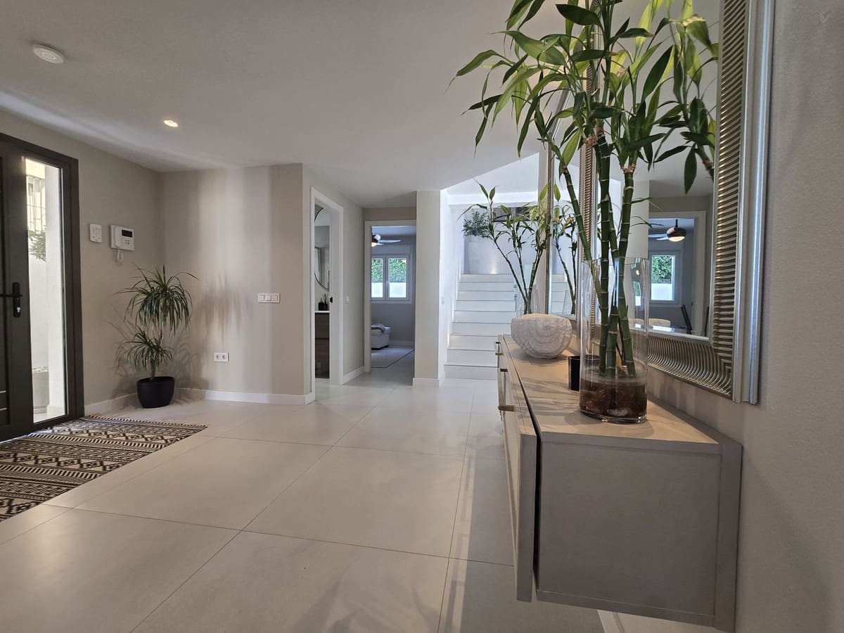 4 sovrum Villa till salu i La Cala de Mijas med pool garage - 1 949 000 € (Ref: 9460760)