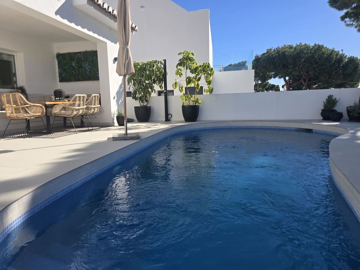 4 sovrum Villa till salu i La Cala de Mijas med pool garage - 1 949 000 € (Ref: 9460760)