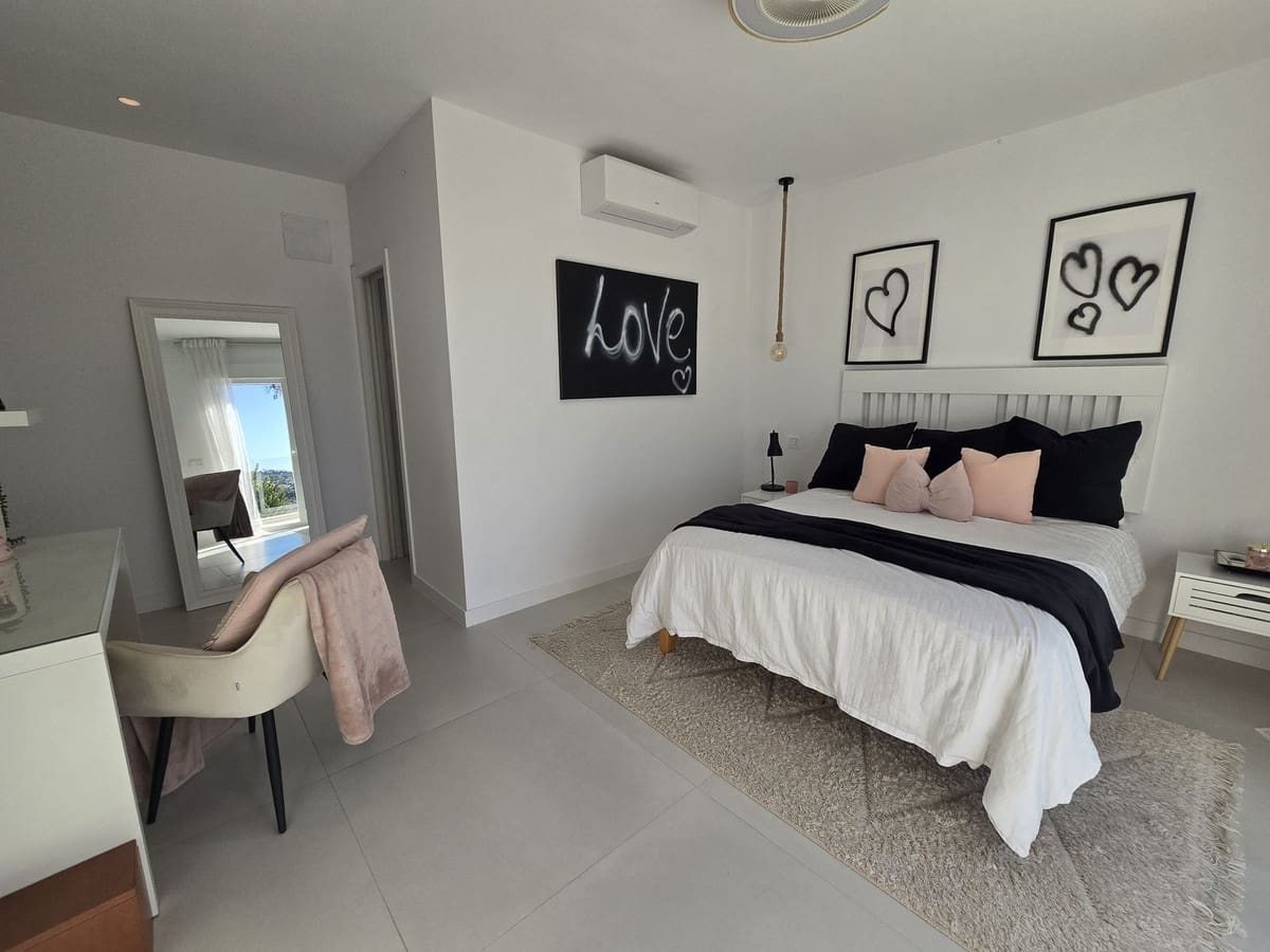 4 sovrum Villa till salu i La Cala de Mijas med pool garage - 1 949 000 € (Ref: 9460760)