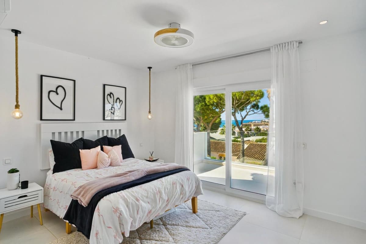 4 sovrum Villa till salu i La Cala de Mijas med pool garage - 1 949 000 € (Ref: 9460760)