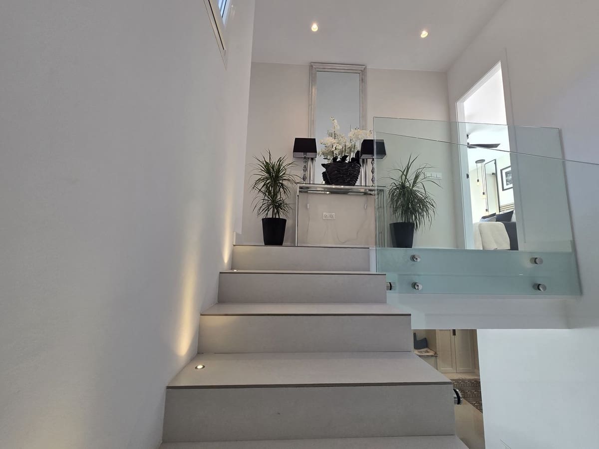 4 quarto Moradia para venda em La Cala de Mijas com piscina garagem - 1 895 000 € (Ref: 9460760)