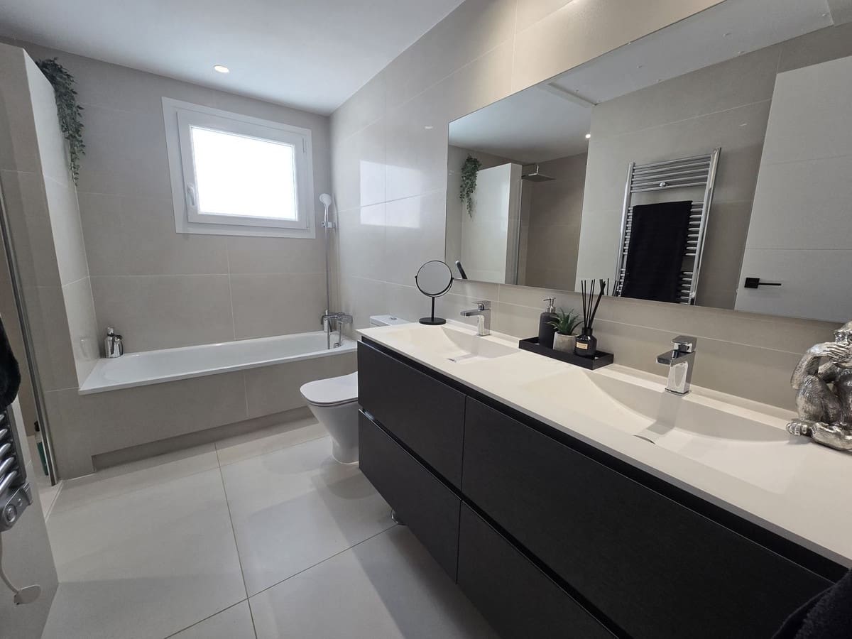 4 quarto Moradia para venda em La Cala de Mijas com piscina garagem - 1 895 000 € (Ref: 9460760)