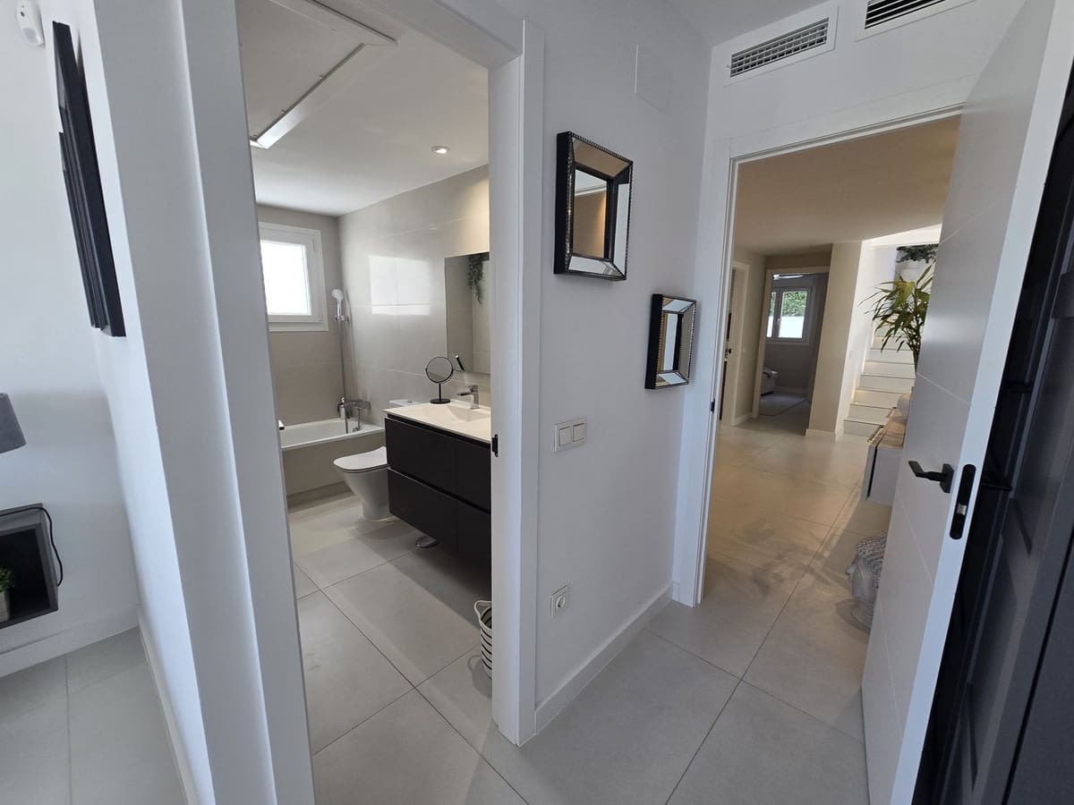 4 quarto Moradia para venda em La Cala de Mijas com piscina garagem - 1 895 000 € (Ref: 9460760)