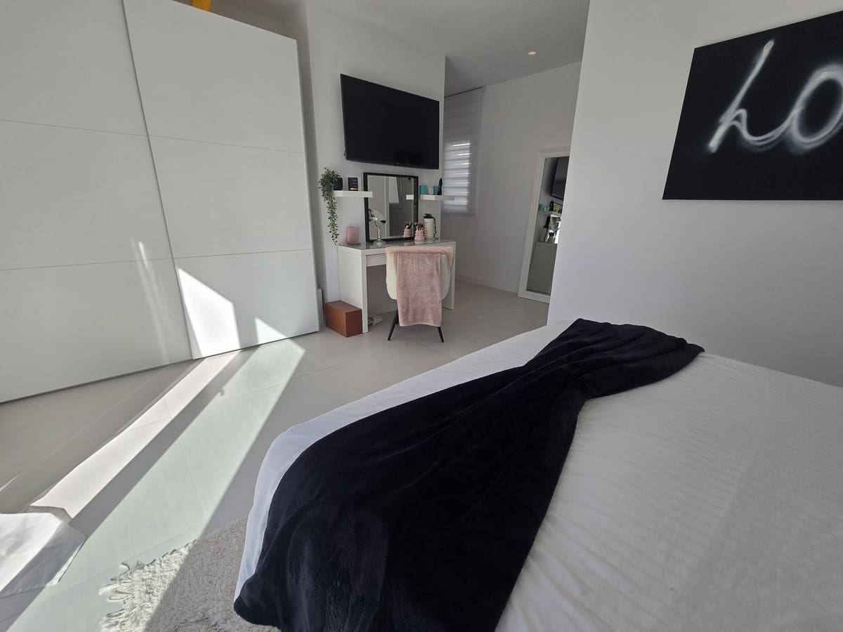 4 quarto Moradia para venda em La Cala de Mijas com piscina garagem - 1 895 000 € (Ref: 9460760)