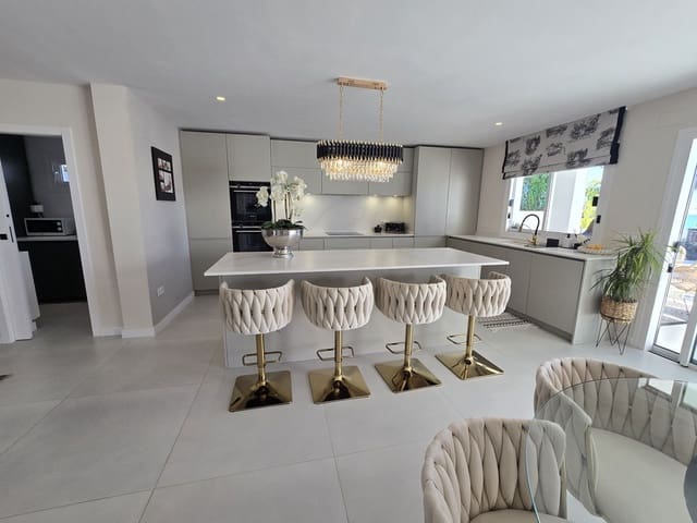 4 quarto Moradia para venda em La Cala de Mijas, Mijas com piscina garagem - 1 895 000 € (Ref: 9460760)