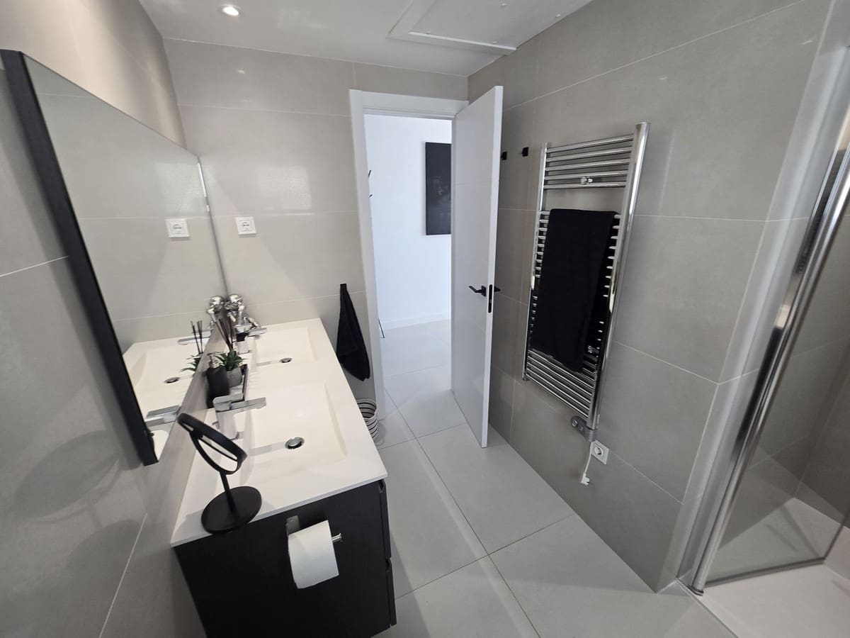 4 quarto Moradia para venda em La Cala de Mijas com piscina garagem - 1 895 000 € (Ref: 9460760)