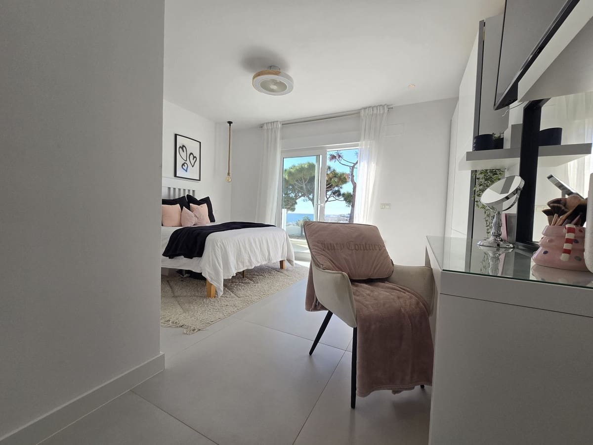 4 quarto Moradia para venda em La Cala de Mijas com piscina garagem - 1 895 000 € (Ref: 9460760)