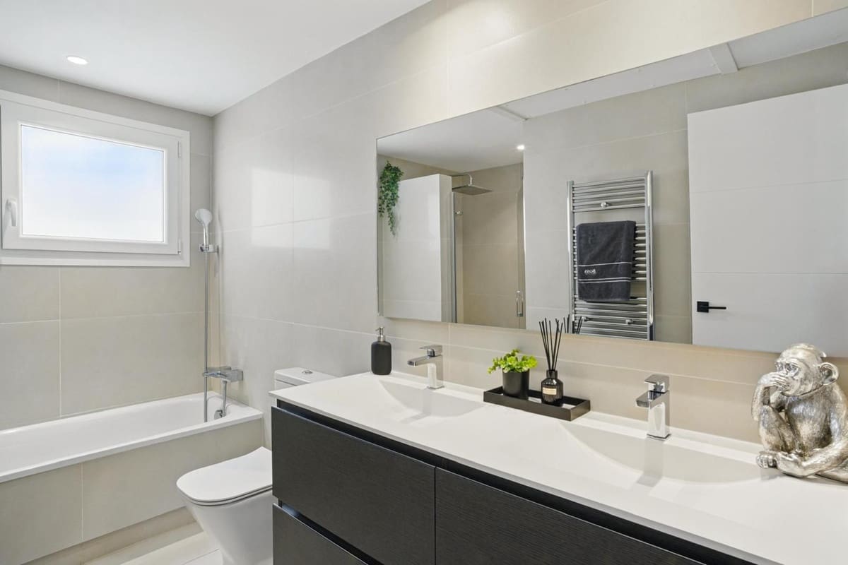 4 quarto Moradia para venda em La Cala de Mijas com piscina garagem - 1 895 000 € (Ref: 9460760)