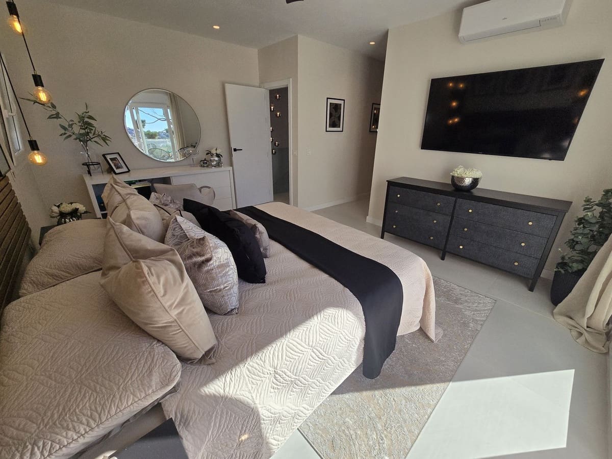 4 quarto Moradia para venda em La Cala de Mijas com piscina garagem - 1 895 000 € (Ref: 9460760)