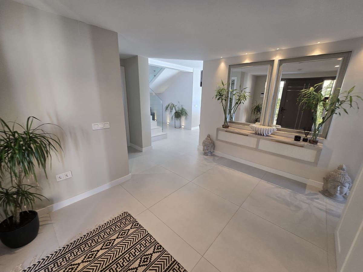 4 quarto Moradia para venda em La Cala de Mijas com piscina garagem - 1 895 000 € (Ref: 9460760)