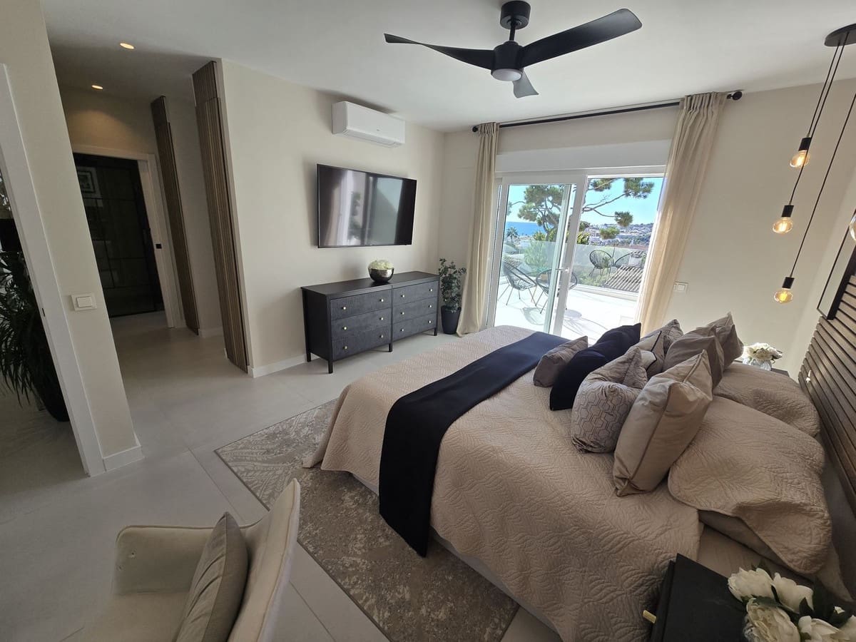 4 quarto Moradia para venda em La Cala de Mijas com piscina garagem - 1 895 000 € (Ref: 9460760)