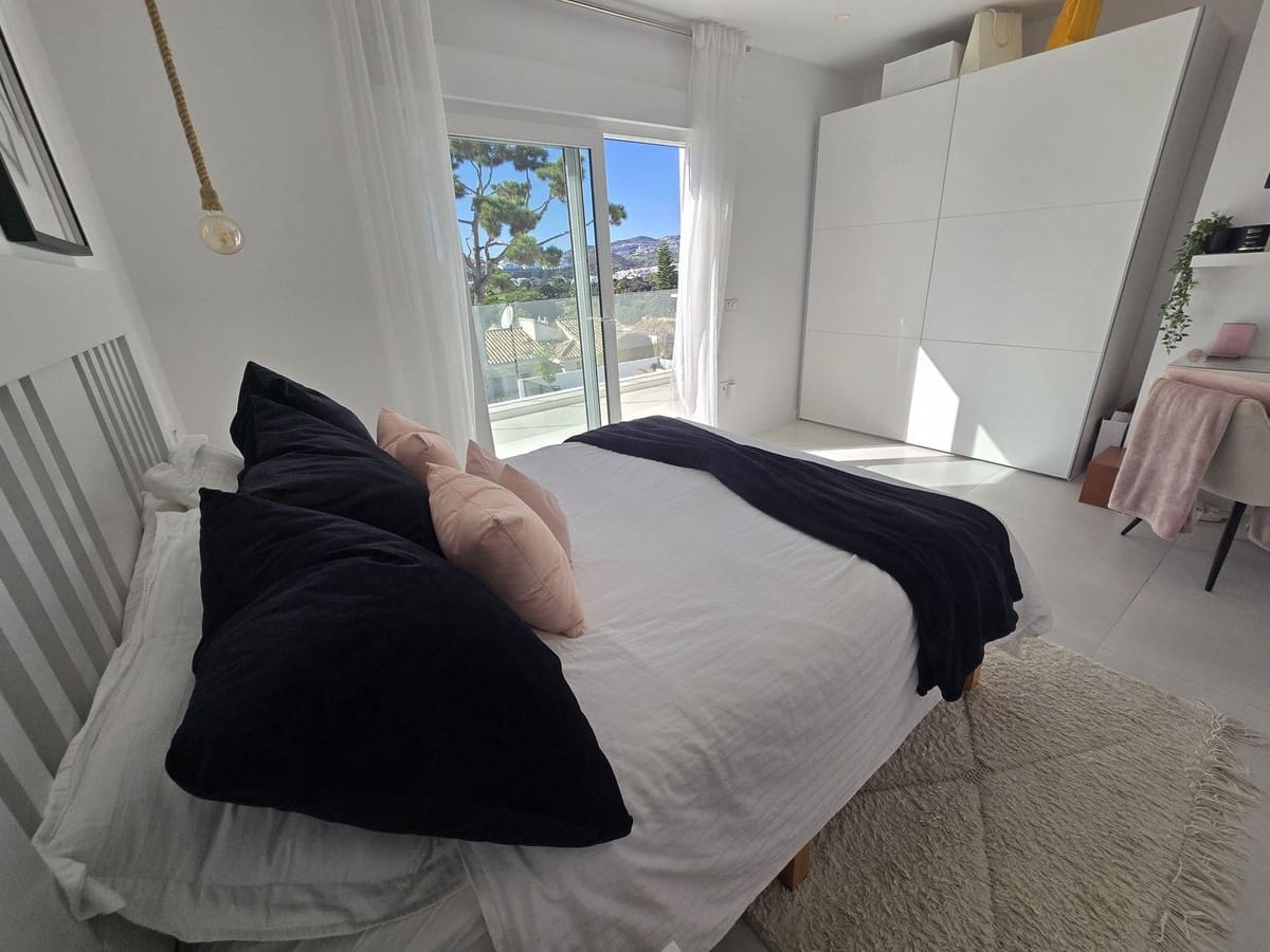 4 quarto Moradia para venda em La Cala de Mijas com piscina garagem - 1 895 000 € (Ref: 9460760)