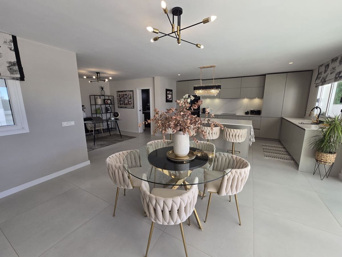 4 bedroom Villa for sale in La Cala de Mijas with pool garage - € 1,895,000 (Ref: 9460760)