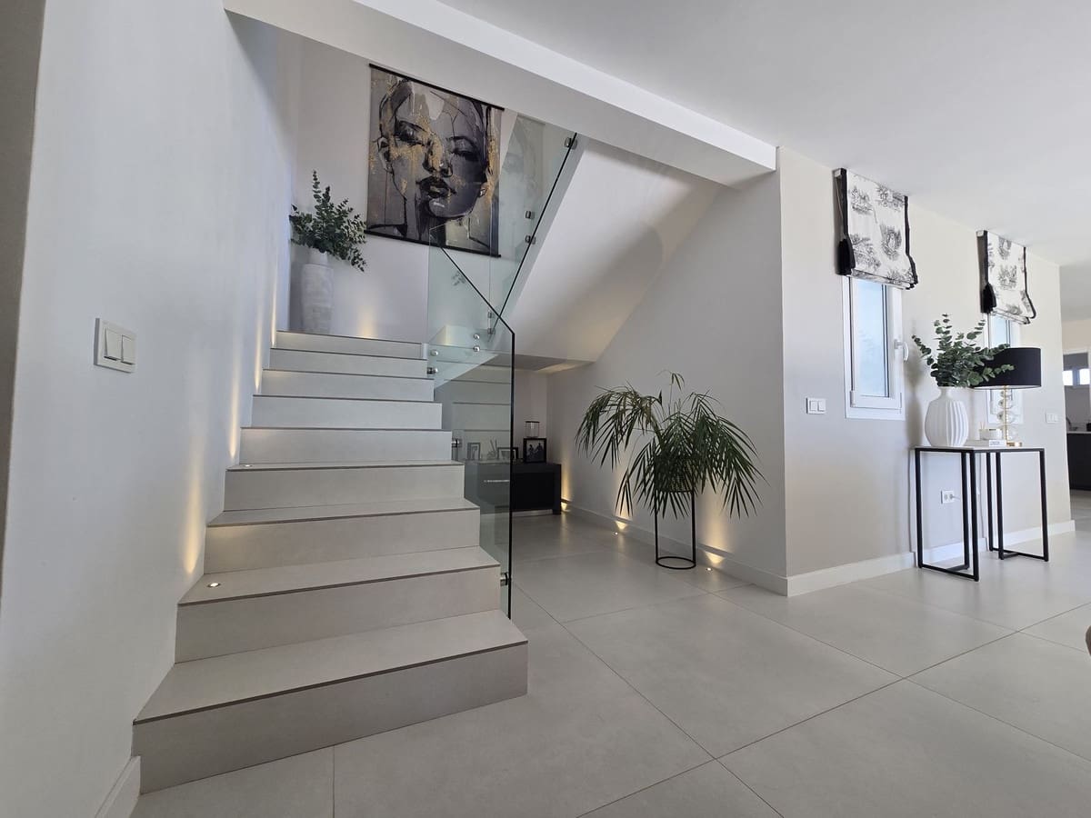 4 bedroom Villa for sale in La Cala de Mijas with pool garage - € 1,895,000 (Ref: 9460760)