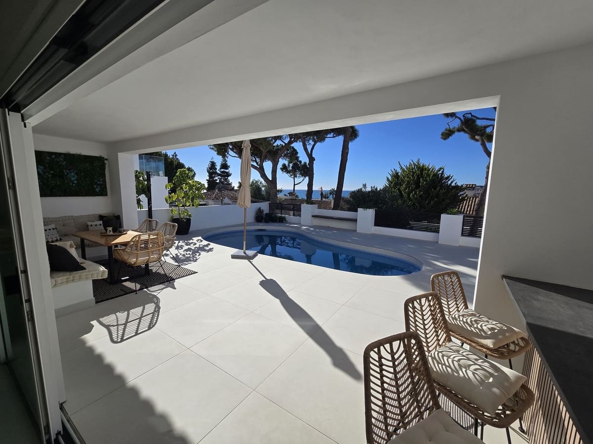 4 bedroom Villa for sale in La Cala de Mijas with pool garage - € 1,895,000 (Ref: 9460760)