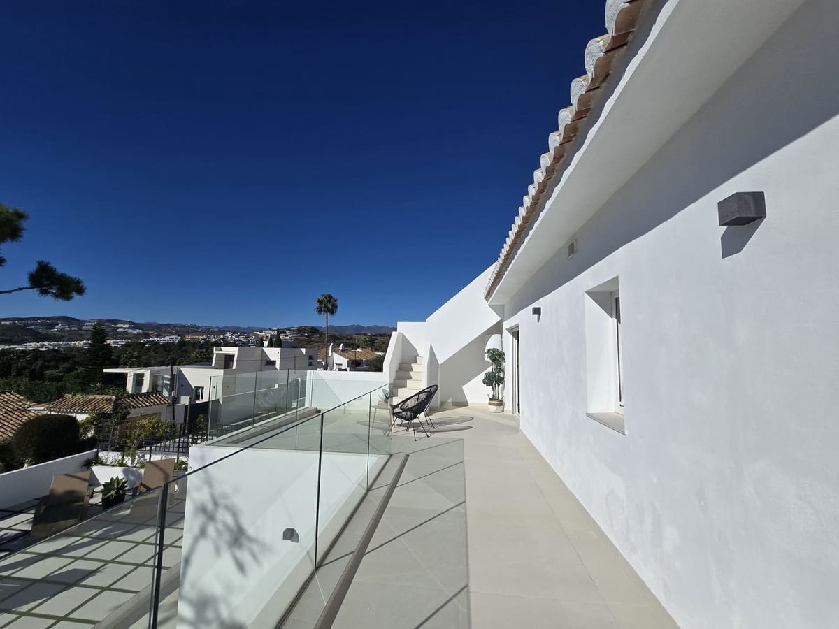 4 bedroom Villa for sale in La Cala de Mijas with pool garage - € 1,895,000 (Ref: 9460760)