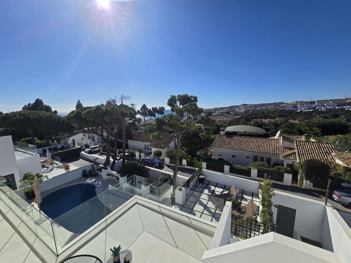 4 bedroom Villa for sale in La Cala de Mijas with pool garage - € 1,895,000 (Ref: 9460760)