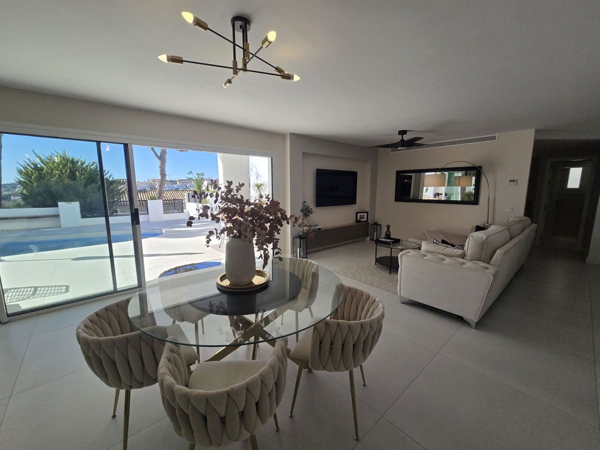 4 bedroom Villa for sale in La Cala de Mijas with pool garage - € 1,895,000 (Ref: 9460760)
