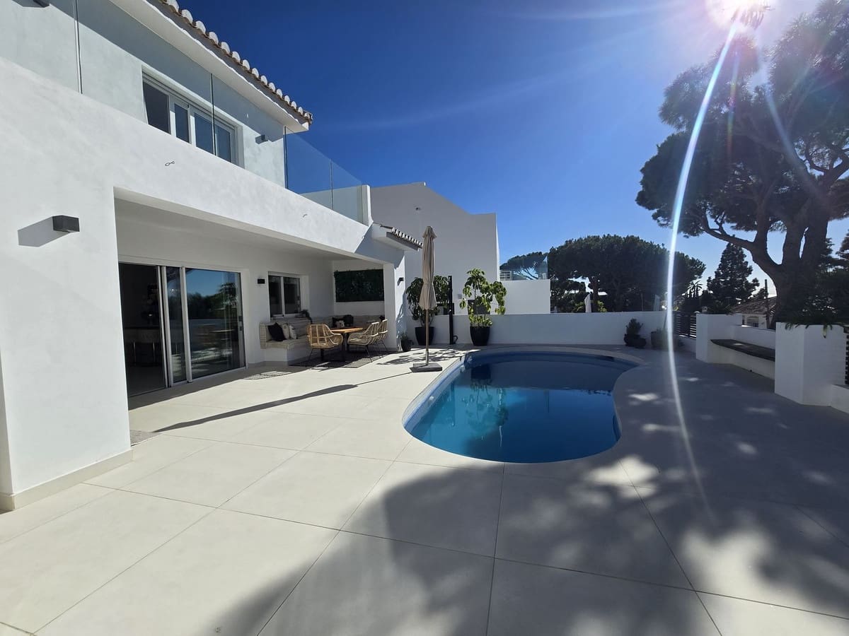 4 bedroom Villa for sale in La Cala de Mijas with pool garage - € 1,895,000 (Ref: 9460760)