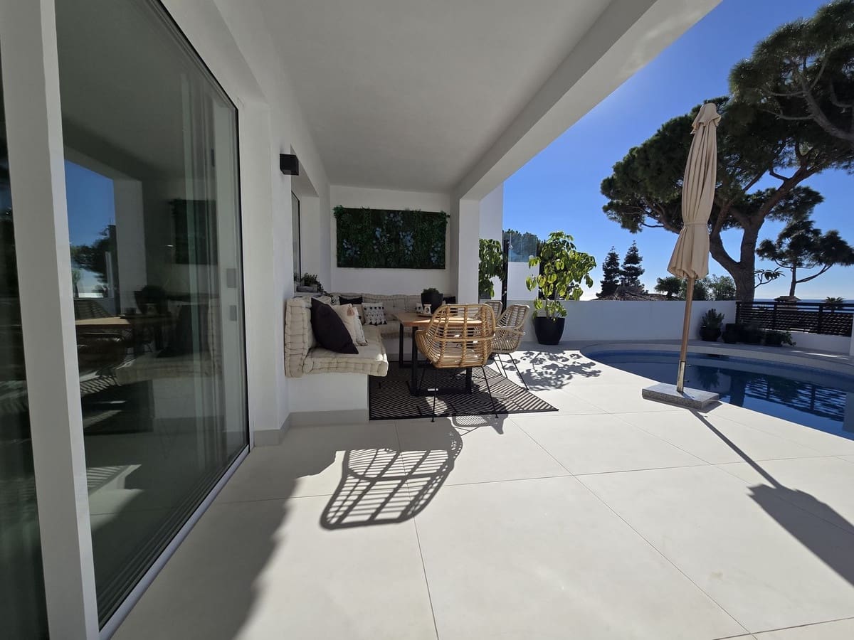 4 bedroom Villa for sale in La Cala de Mijas with pool garage - € 1,895,000 (Ref: 9460760)