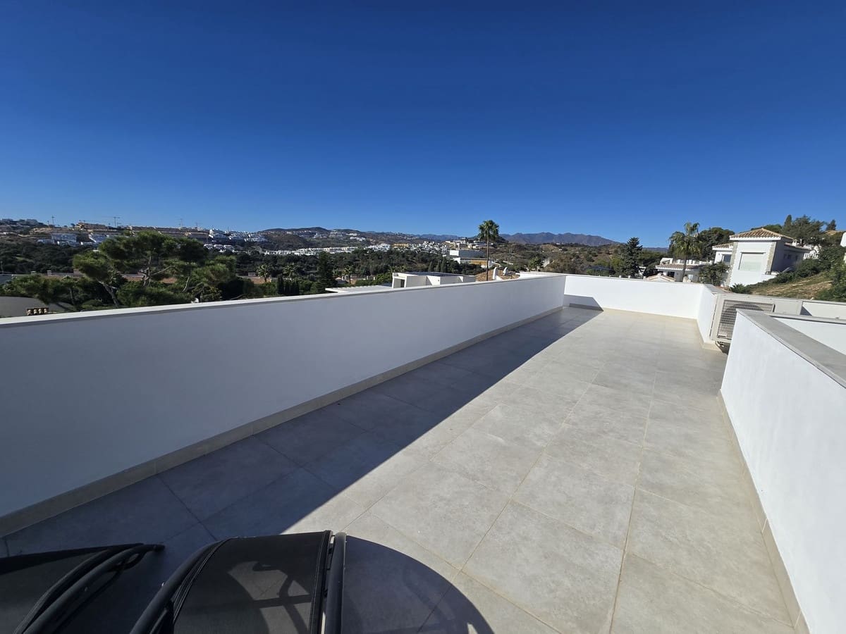 4 bedroom Villa for sale in La Cala de Mijas with pool garage - € 1,895,000 (Ref: 9460760)