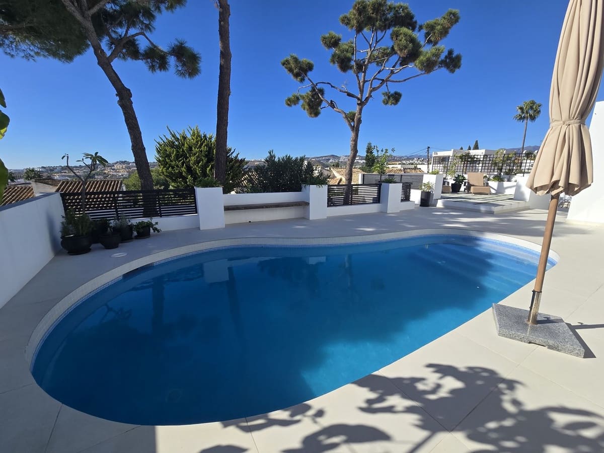 4 bedroom Villa for sale in La Cala de Mijas with pool garage - € 1,895,000 (Ref: 9460760)