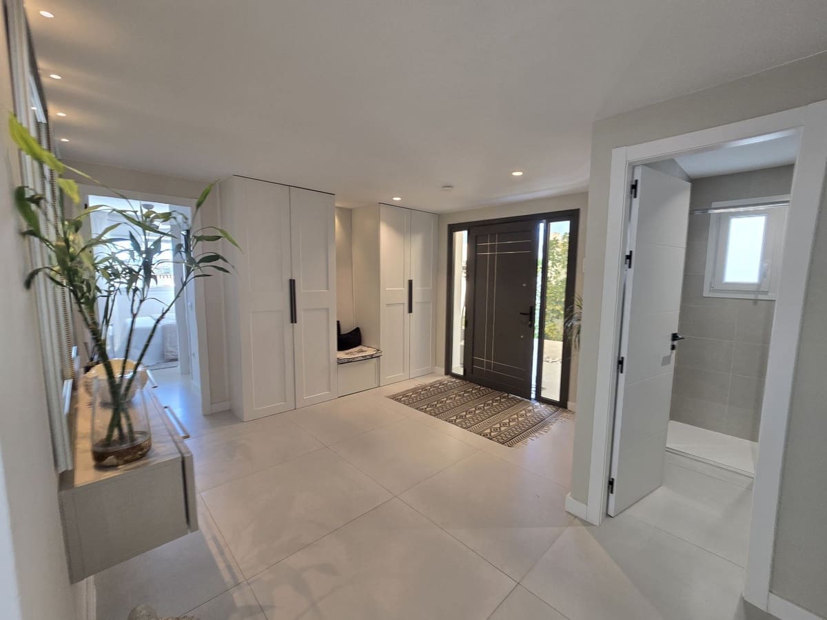 4 bedroom Villa for sale in La Cala de Mijas with pool garage - € 1,895,000 (Ref: 9460760)