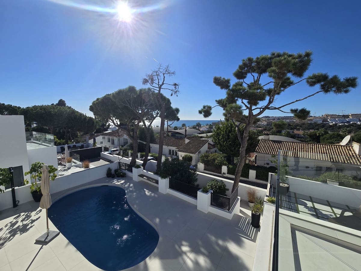 4 bedroom Villa for sale in La Cala de Mijas with pool garage - € 1,895,000 (Ref: 9460760)