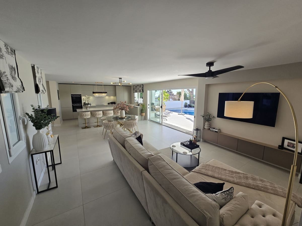 4 bedroom Villa for sale in La Cala de Mijas with pool garage - € 1,895,000 (Ref: 9460760)