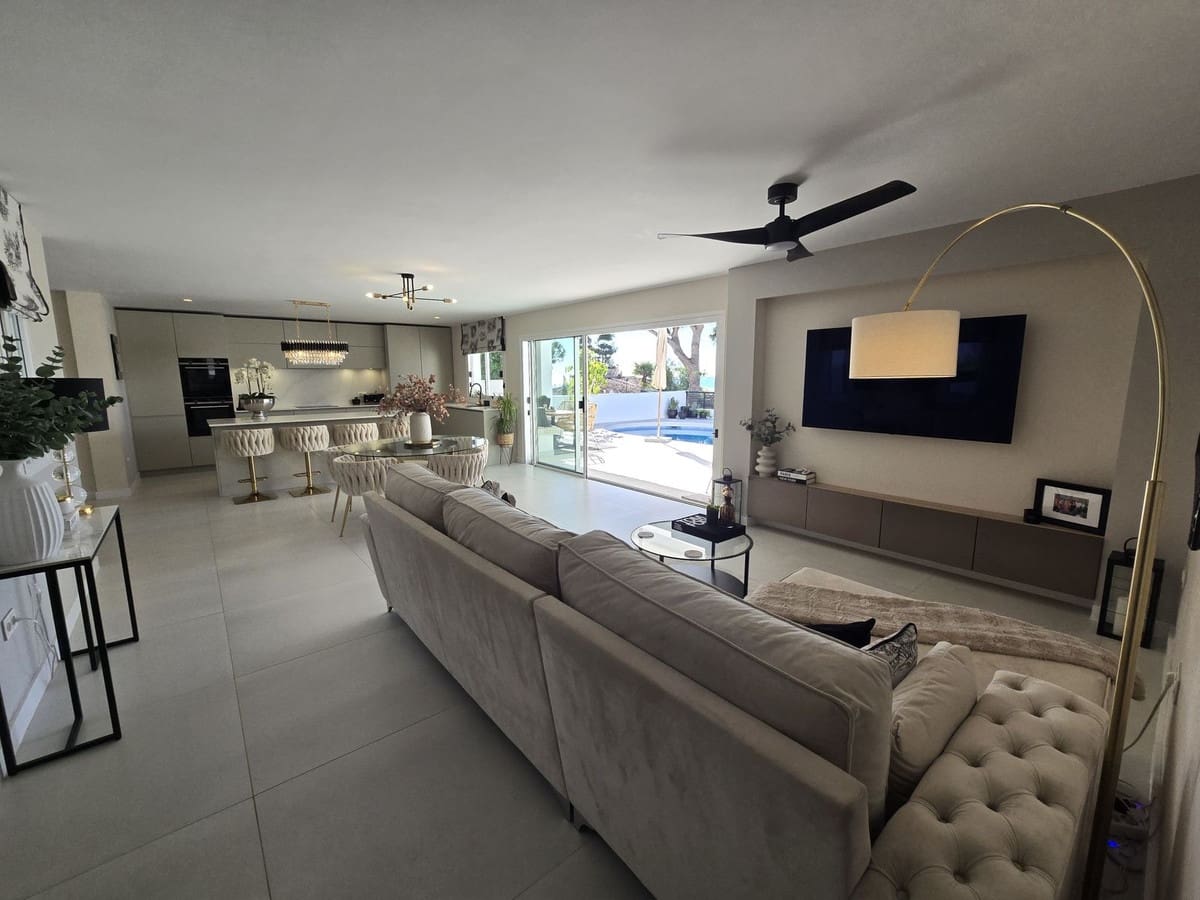 4 bedroom Villa for sale in La Cala de Mijas with pool garage - € 1,895,000 (Ref: 9460760)