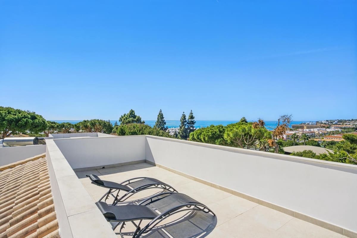 4 bedroom Villa for sale in La Cala de Mijas with pool garage - € 1,895,000 (Ref: 9460760)