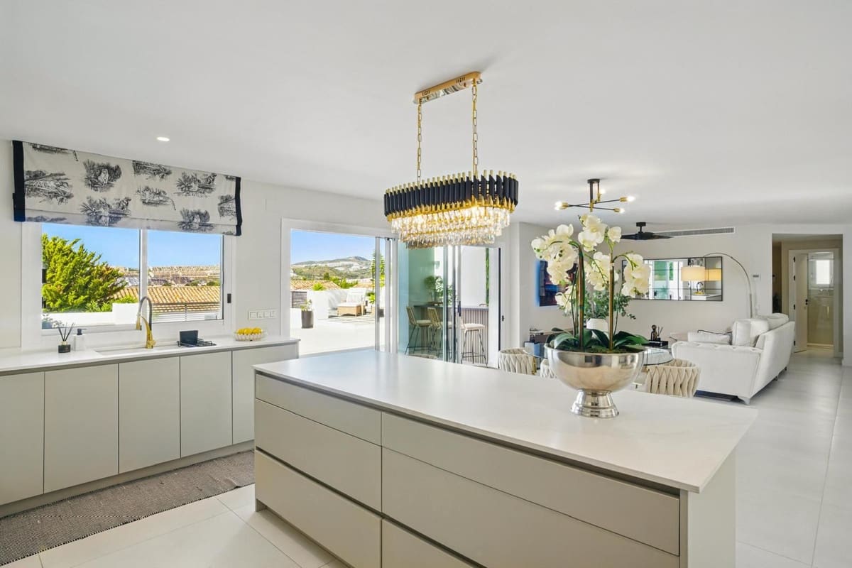 4 bedroom Villa for sale in La Cala de Mijas with pool garage - € 1,895,000 (Ref: 9460760)