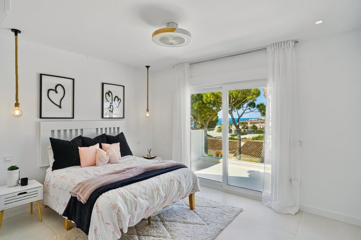 4 bedroom Villa for sale in La Cala de Mijas with pool garage - € 1,895,000 (Ref: 9460760)