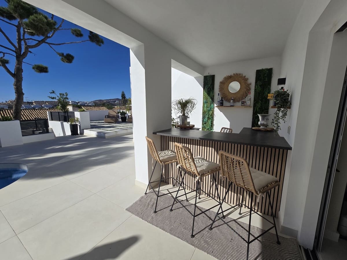 4 bedroom Villa for sale in La Cala de Mijas with pool garage - € 1,895,000 (Ref: 9460760)