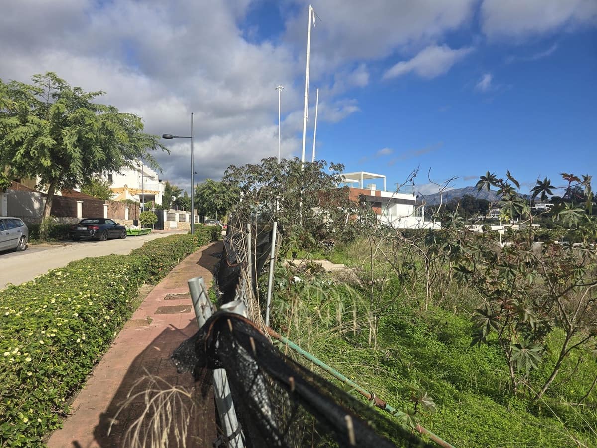 Building Plot for sale in Estepona - € 6,970,000 (Ref: 9503542)