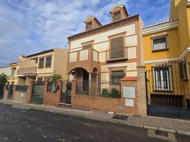 Chalet de 6 habitaciones en Antequera en venta con garaje - 279.000 € (Ref: 9511319)