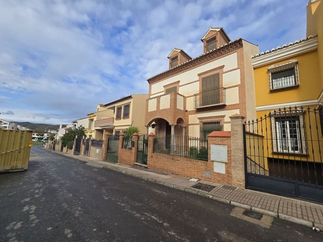 6 bedroom Villa for sale in Antequera with garage - € 279,000 (Ref: 9511319)