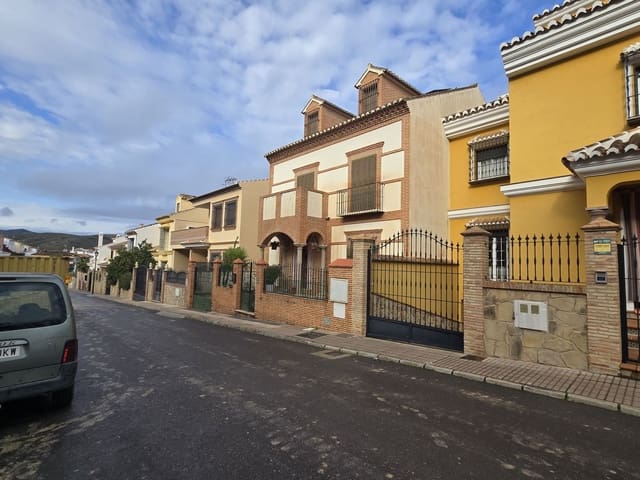 6 bedroom Villa for sale in Antequera with garage - € 279,000 (Ref: 9511319)