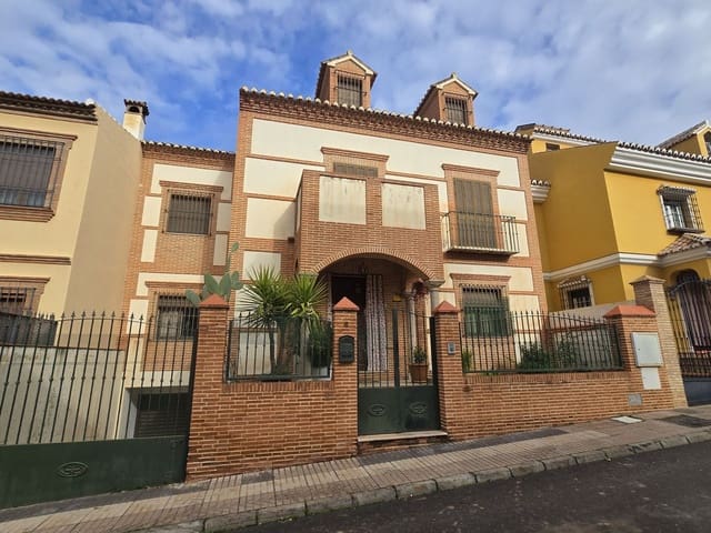 6 bedroom Villa for sale in Antequera with garage - € 279,000 (Ref: 9511319)
