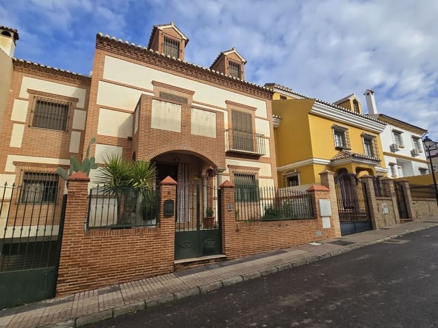 6 bedroom Villa for sale in Antequera with garage - € 279,000 (Ref: 9511319)